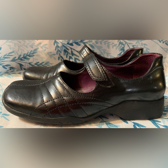 REACTION KENNETH COLE WOMEN’S SHOES - Picture 2 of 3